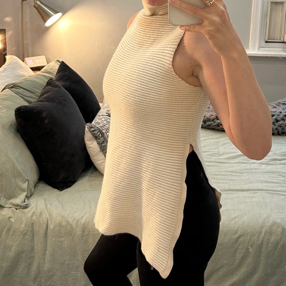 Aritzia Ribbed Tank - Picture 3 of 7